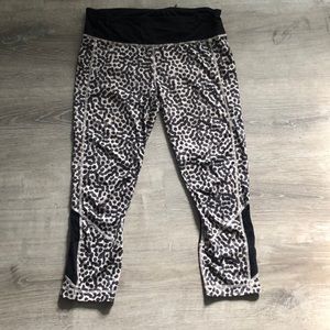 Cropped Lululemon Luxtreme leopard print leggings